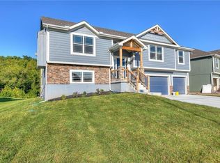 527 Skyview Ln, Liberty, MO 64068
