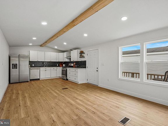 3rd image of 857 Buttonwood Ave