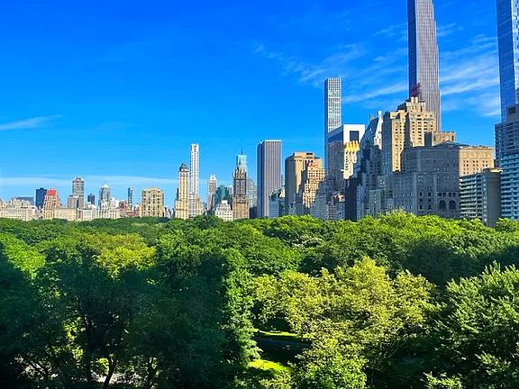 3rd image of 1 Central Park N #800