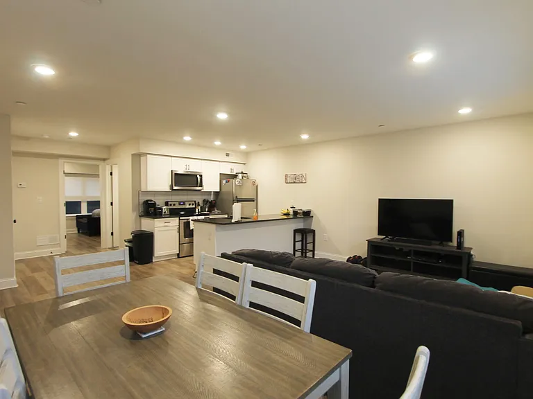 492 Roxborough Ave — Photo 25