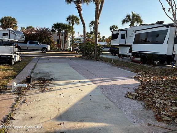 5th image of 763 Carousel Ln