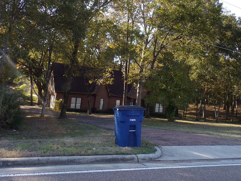 2nd image of 8357 Stateline Rd