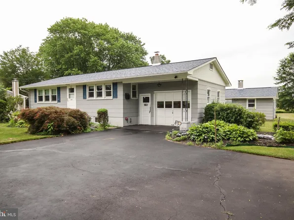 1615 N 5th St, Perkasie, PA 18944