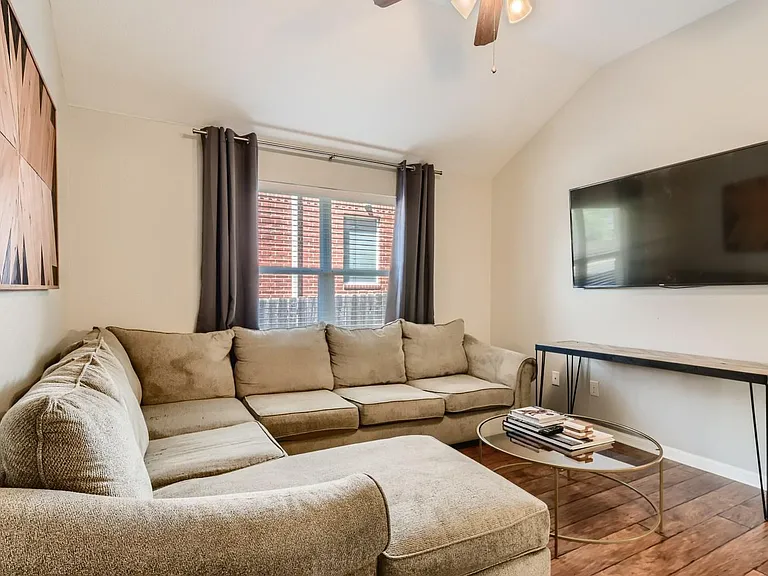 9013 Ovalla Dr — Photo 11