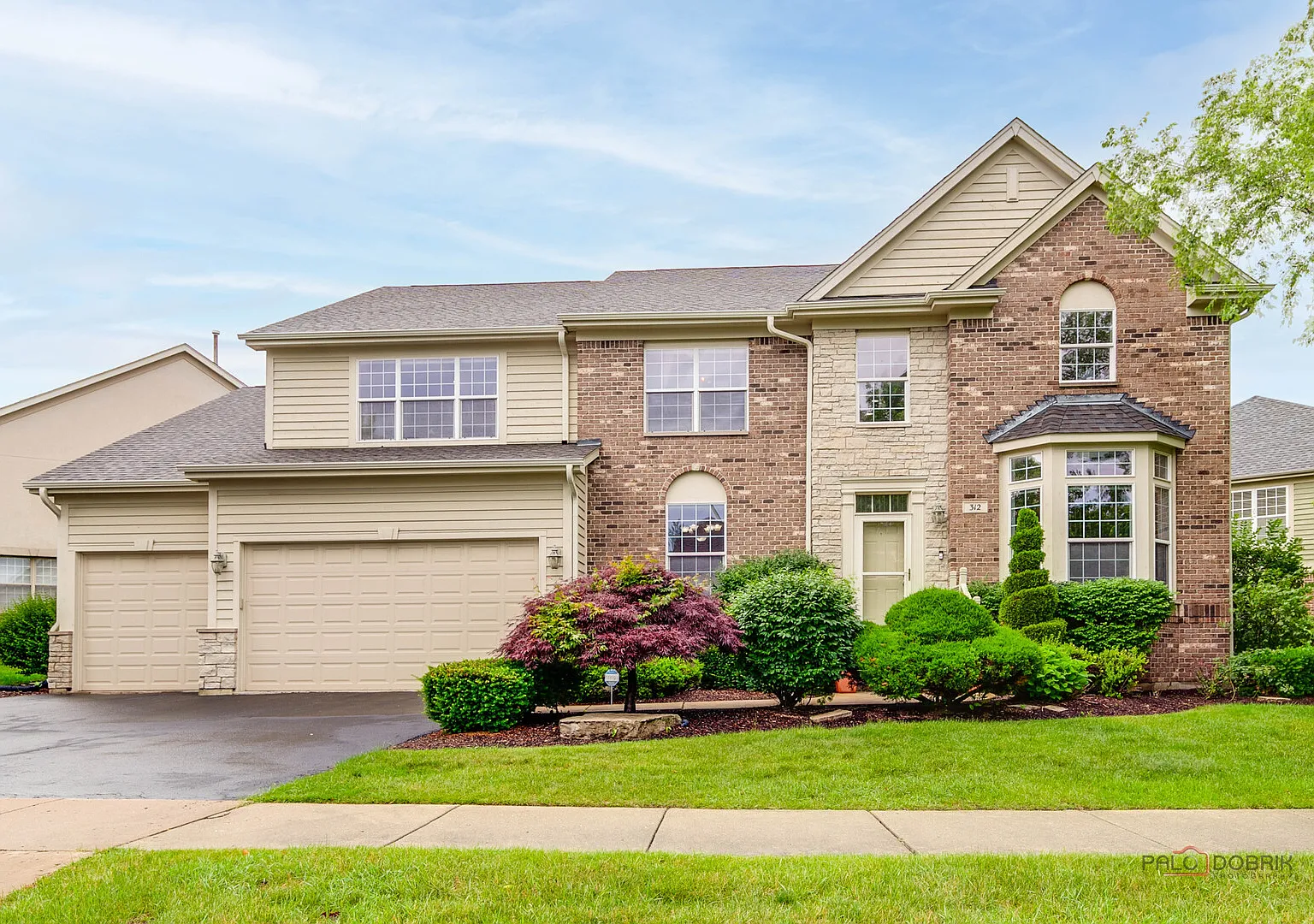4 bed, 4.5 bath, 4093 sqft, $5,500 — Photo 1