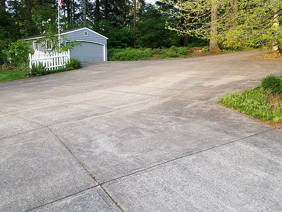 Huge driveway & second barn