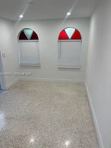 1010 SW 84th Ave #2 — Photo 5