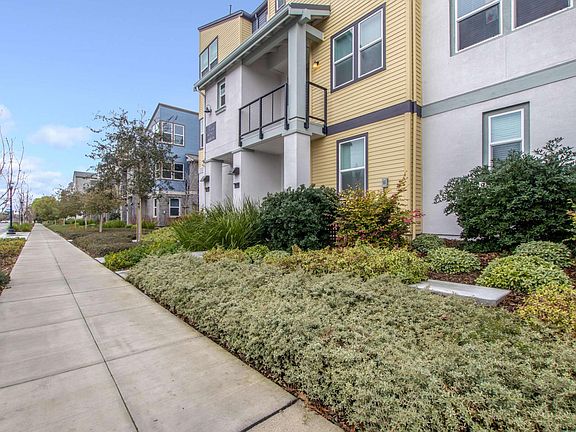 5th image of 880 E Duane Ave Unit 6