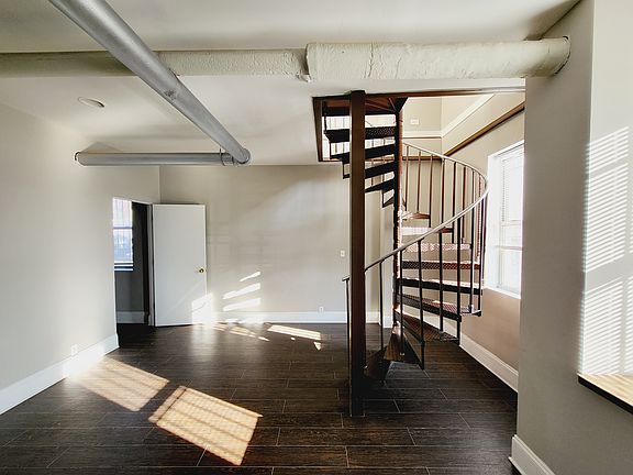 3rd image of 1900 W Pratt Blvd APT 1A
