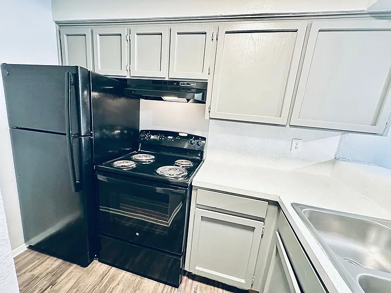 Awesome open Studio Apartments Close to Downtown — Photo 41