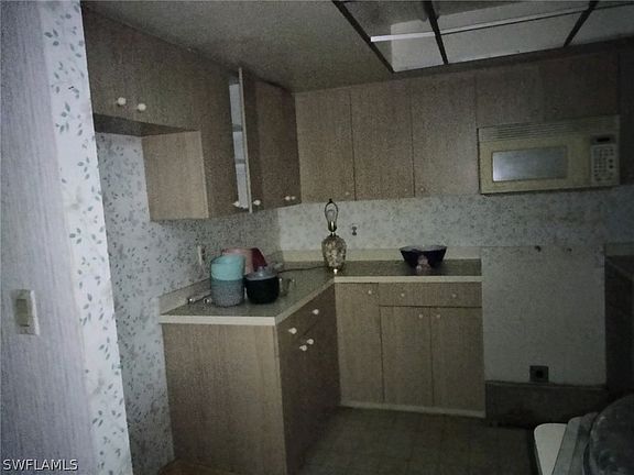 5th image of 4700 Flamingo Dr