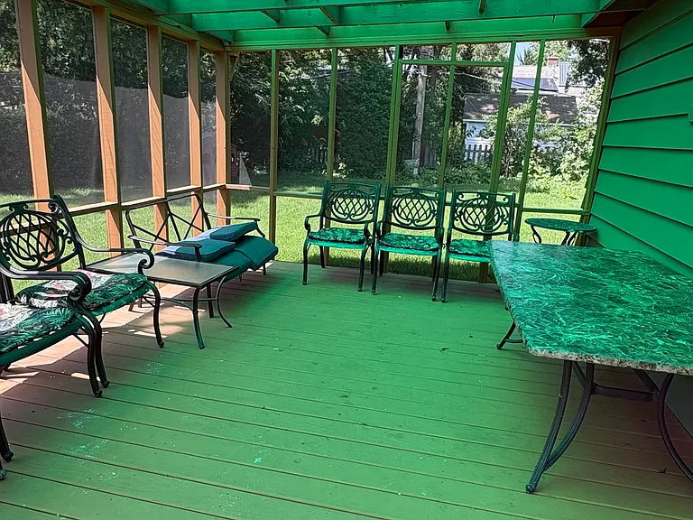 1029 E Liberty Dr — Photo 15