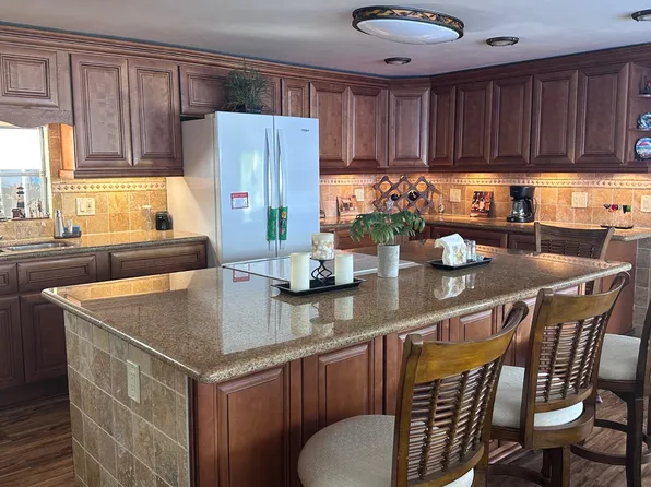 875 Lacosta Ln, North Fort Myers, FL 33917