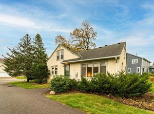 928 Heron Ave N, Oakdale, MN 55128