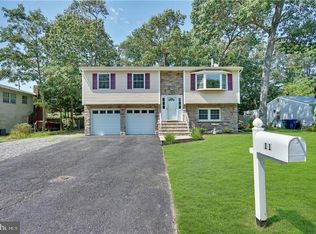 11 Oakleaf Dr, Little Egg Harbor Township, NJ