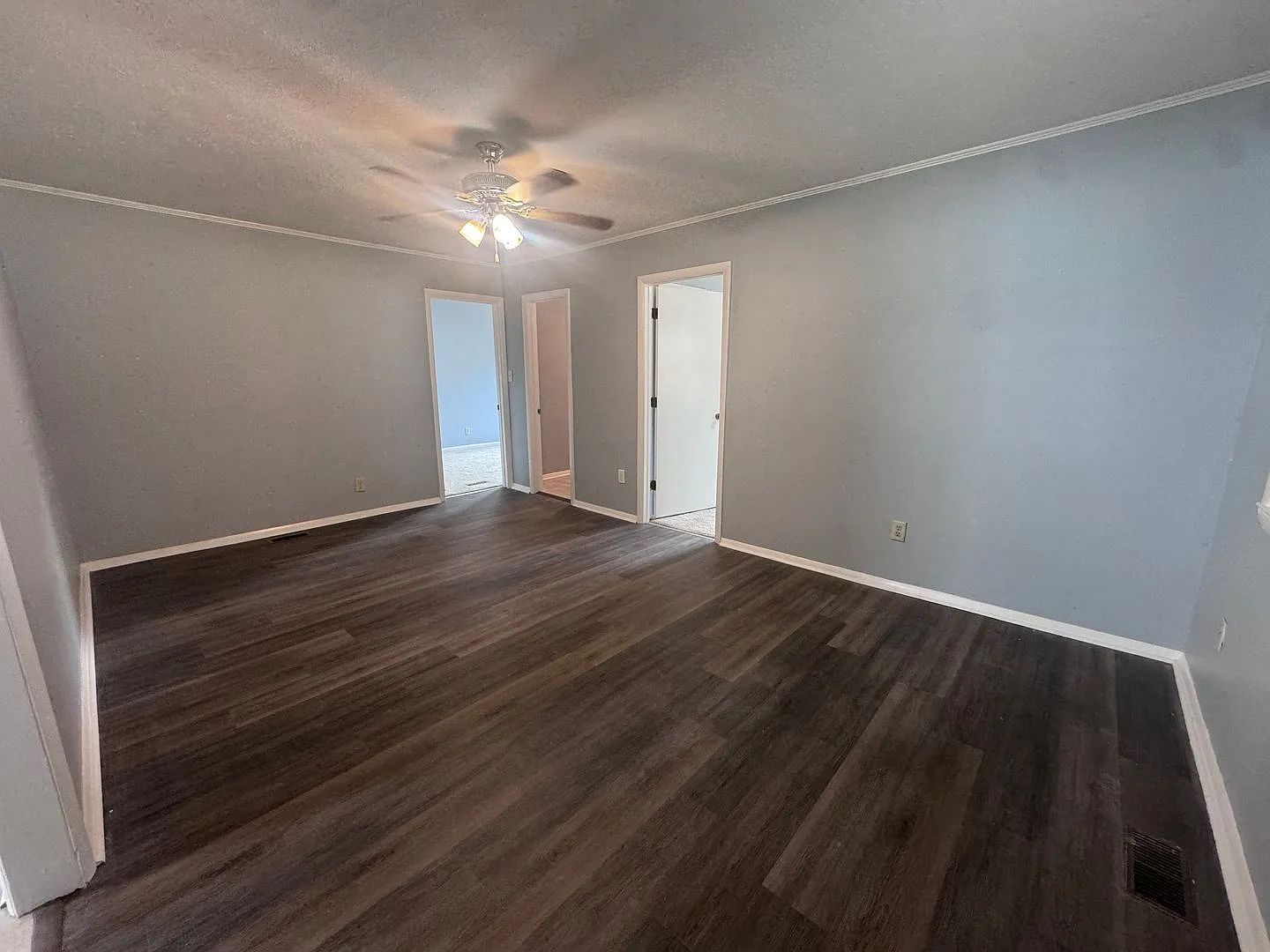 908 Rochester ~ Savoy Heights — Photo 4