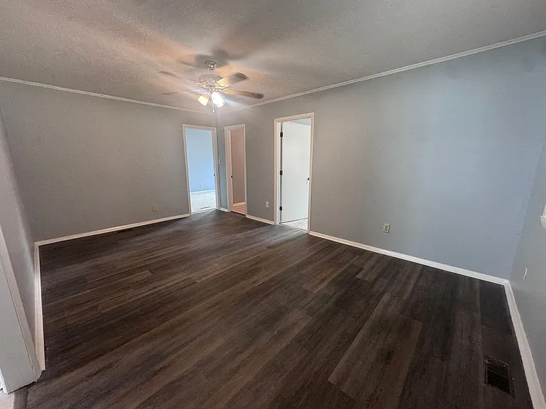 908 Rochester Dr — Photo 4