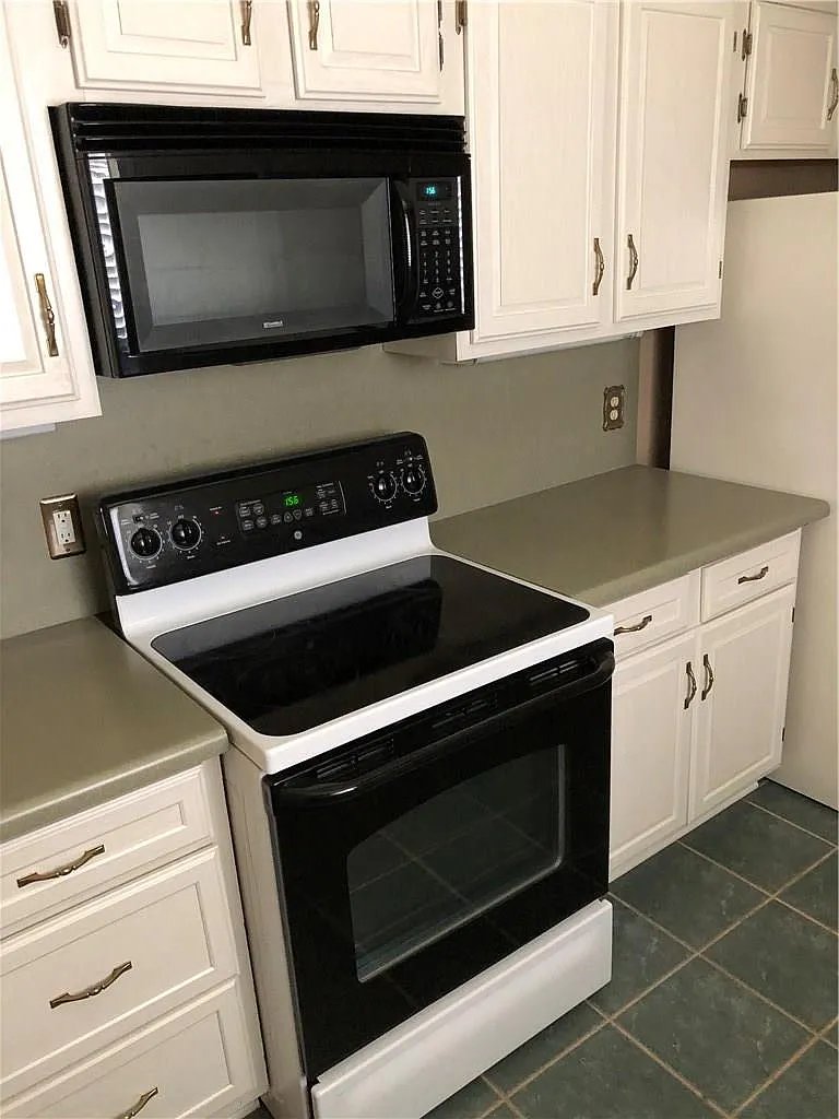 2 bed, 1609 sqft, $1,975 — Photo 2