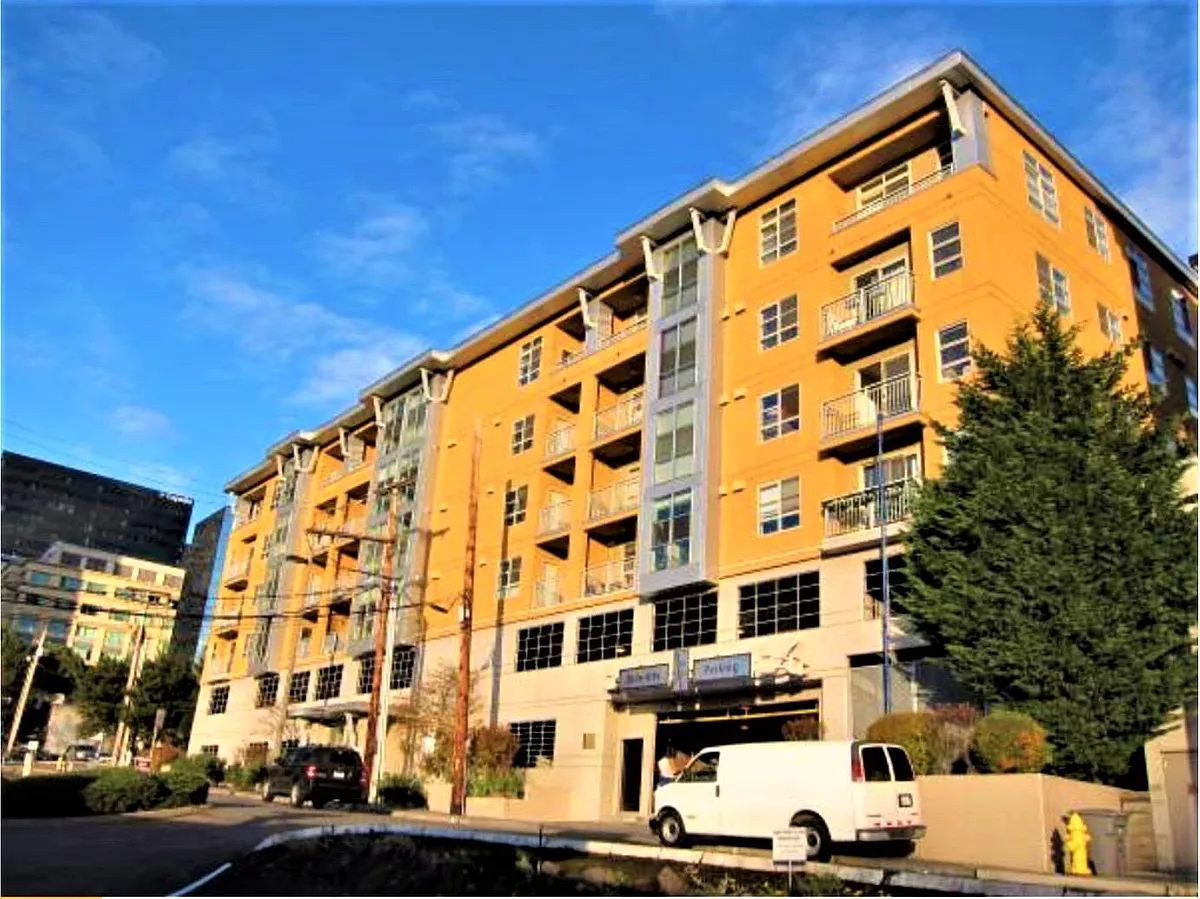 Building Photo - 118 107th Ave NE #B216
