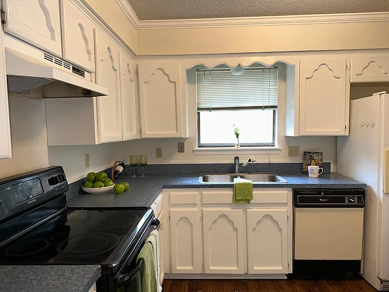 103 Denier Dr — Photo 5