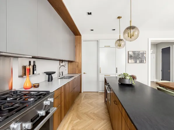 220 Madison Avenue image 9 of 17