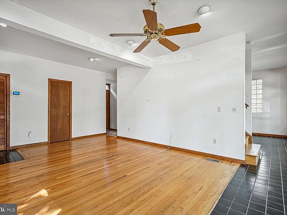 5th image of 1221 N Lincoln St