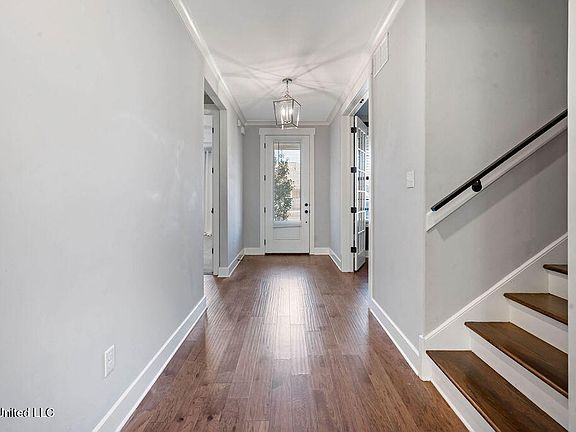 3rd image of 7501 Iron Loop