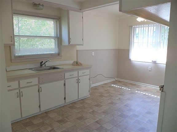 Gorgeous eat-in kitchen with updated flooring