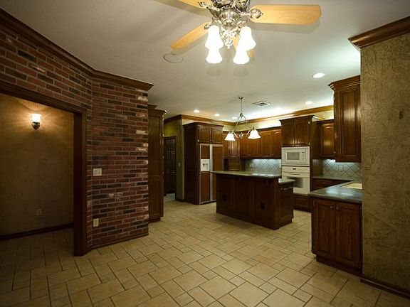 4th image of 13100 Wisteria Way