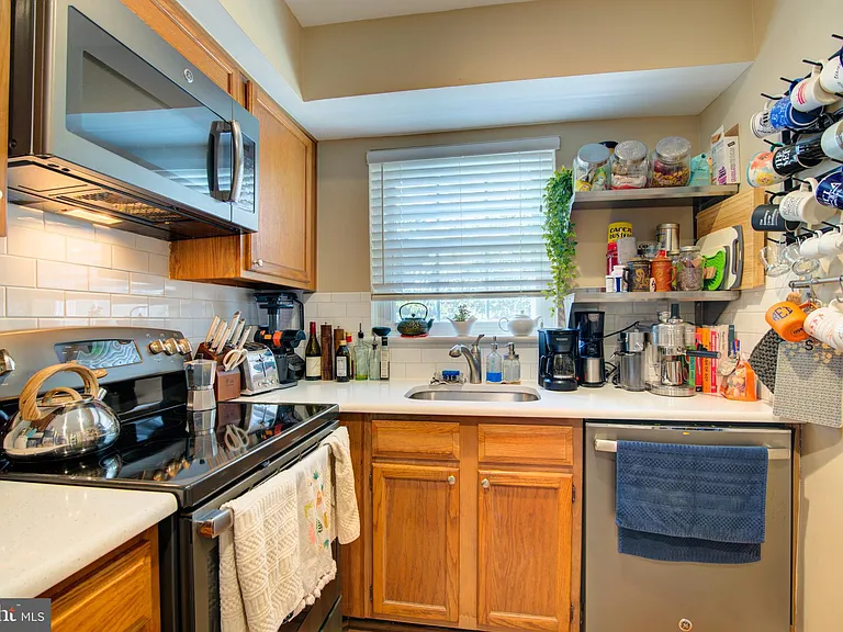 2100 N Scott St #103 — Photo 5