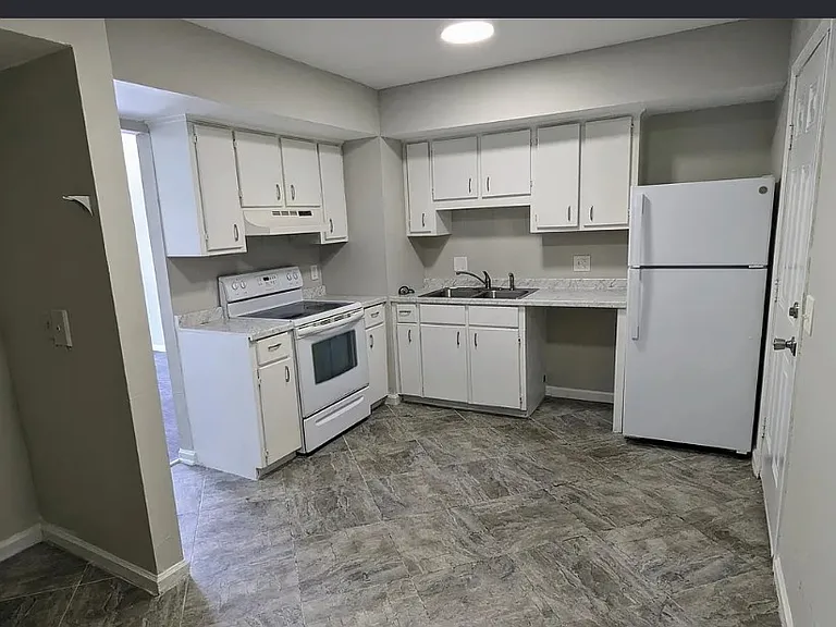140 Doctor Cir #C — Photo 14