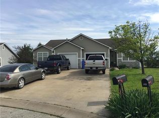 2030 Brook Ridge Ct, Tonganoxie, KS 66086