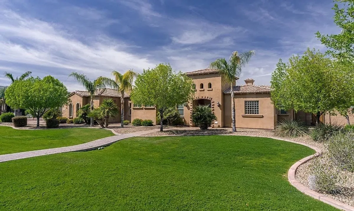 4 bed, 5.0 bath, 3703 sqft, $5,899 — Photo 1