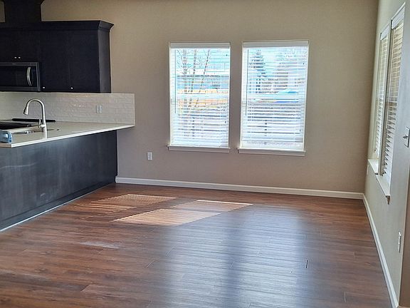 4th image of 253 Hill St NE