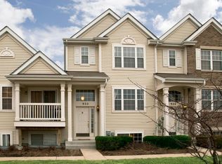 922 Clover Ln, Hampshire, IL 60140