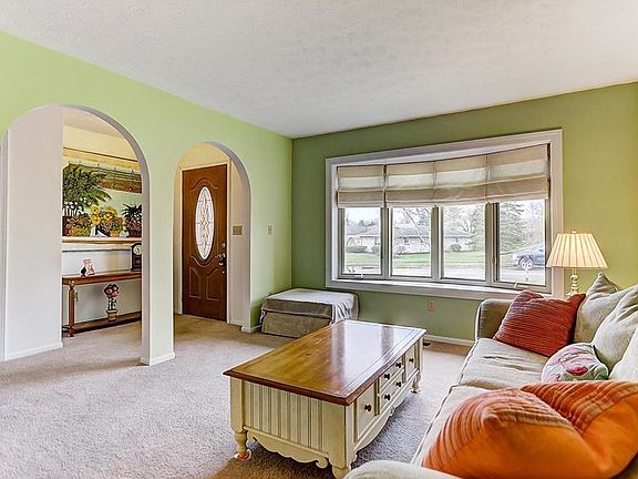 5th image of 7536 Roselake Dr