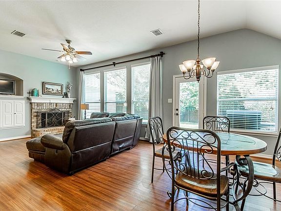 3rd image of 1418 Sleepy Hollow Dr