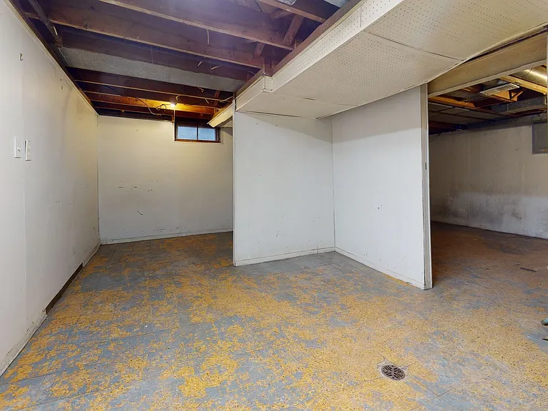21171 Dexter Blvd — Photo 5