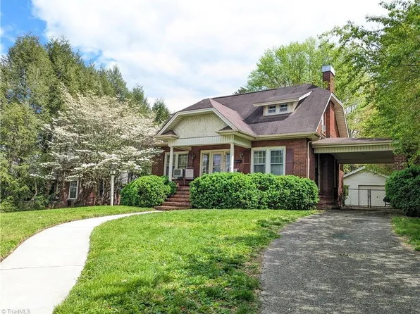 406 Cherry St, Mount Airy, NC 27030