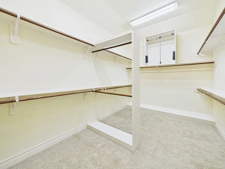 11025 Sherwood Grv — Photo 35