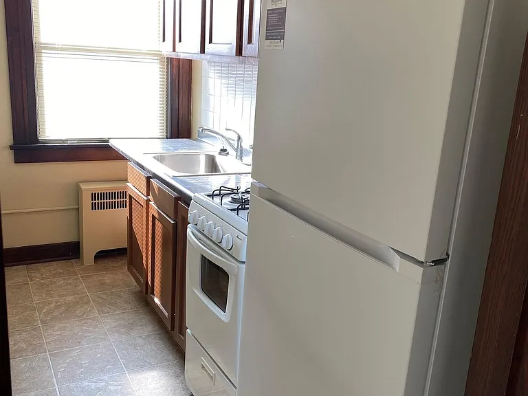 541 Cass St — Photo 6
