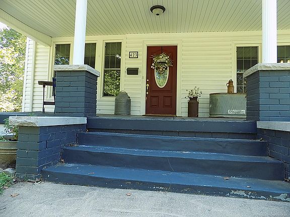 5th image of 423 E 10th St