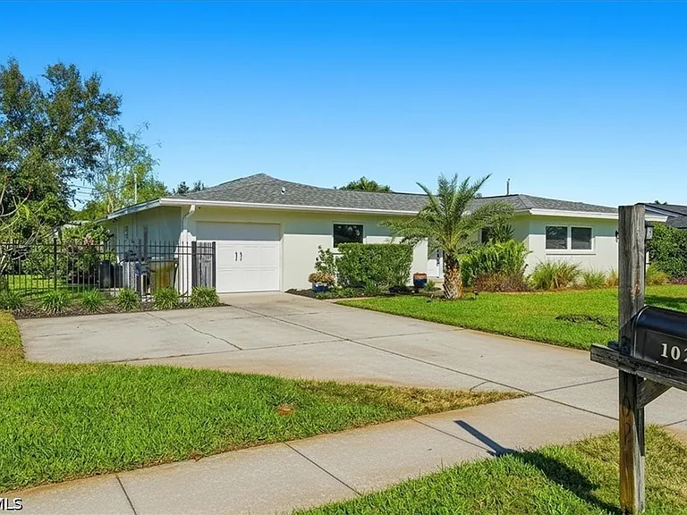 1023 El Valle Ave — Photo 2