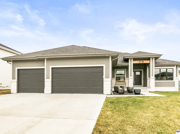 17011 Sarah St, Bennington, NE 68007