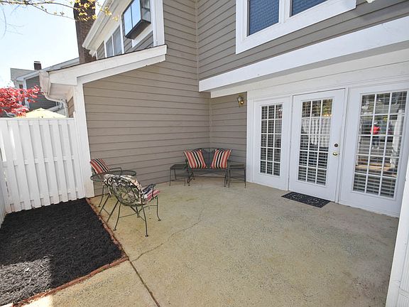 3rd image of 8238 Legare Ct
