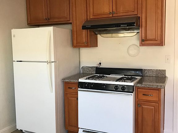 4th image of 921 Sherman Oaks Dr