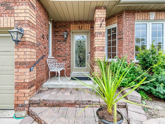 3rd image of 25 Pinecliff Cres