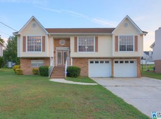 1112 Red Oak Cir, Fairfield, AL 35064