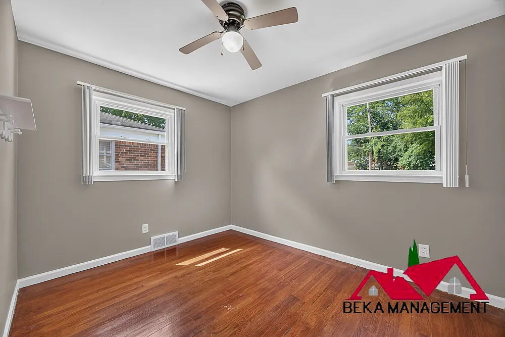 3 bed, 1.5 bath, 1000 sqft, $1,500 — Photo 2