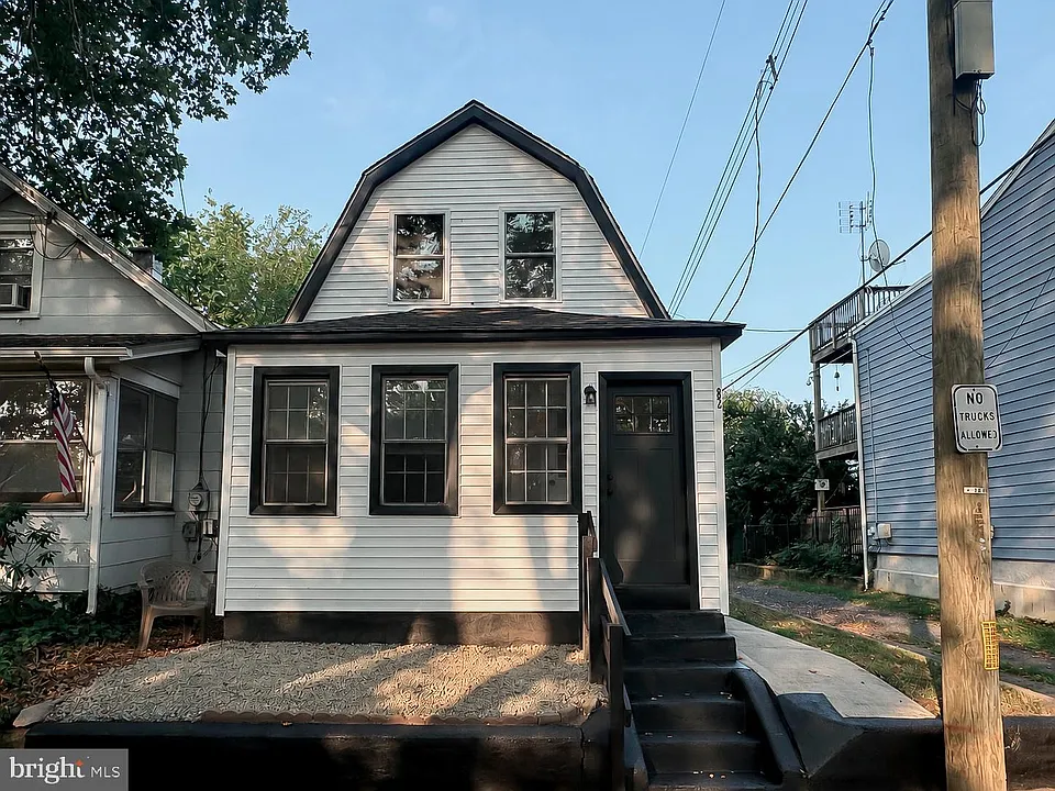 82 Central Ave